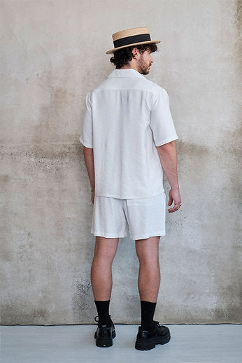 Set de dos piezas camisa boxy fit y short playero color ivory