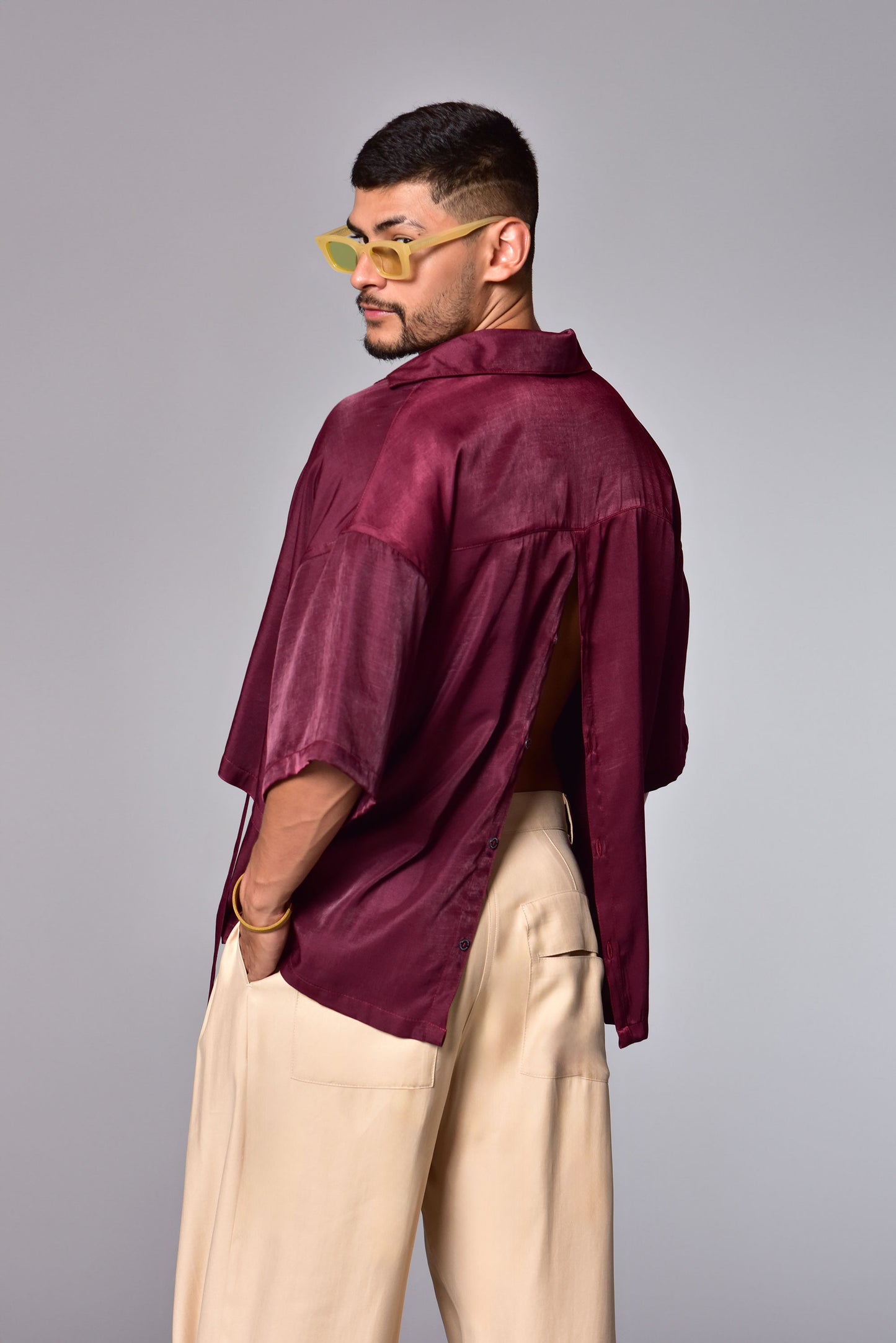 Camisa Boxy Fit crop top vinotinto