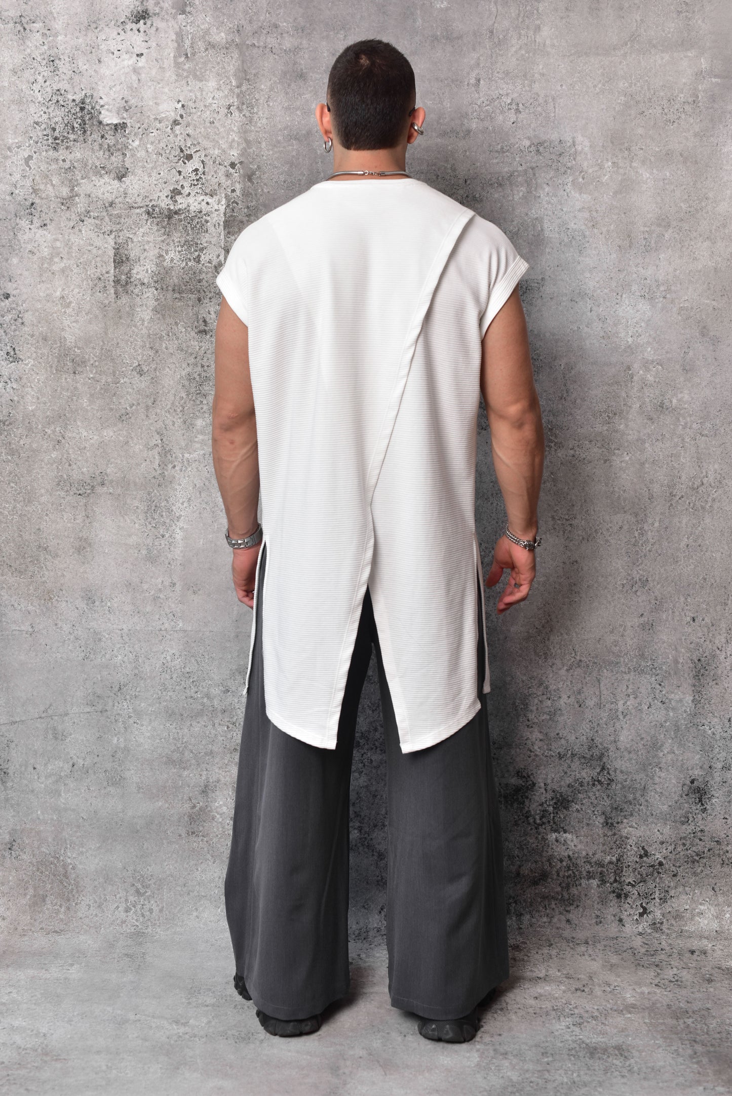 Camiseta oversize larga sin mangas blanca