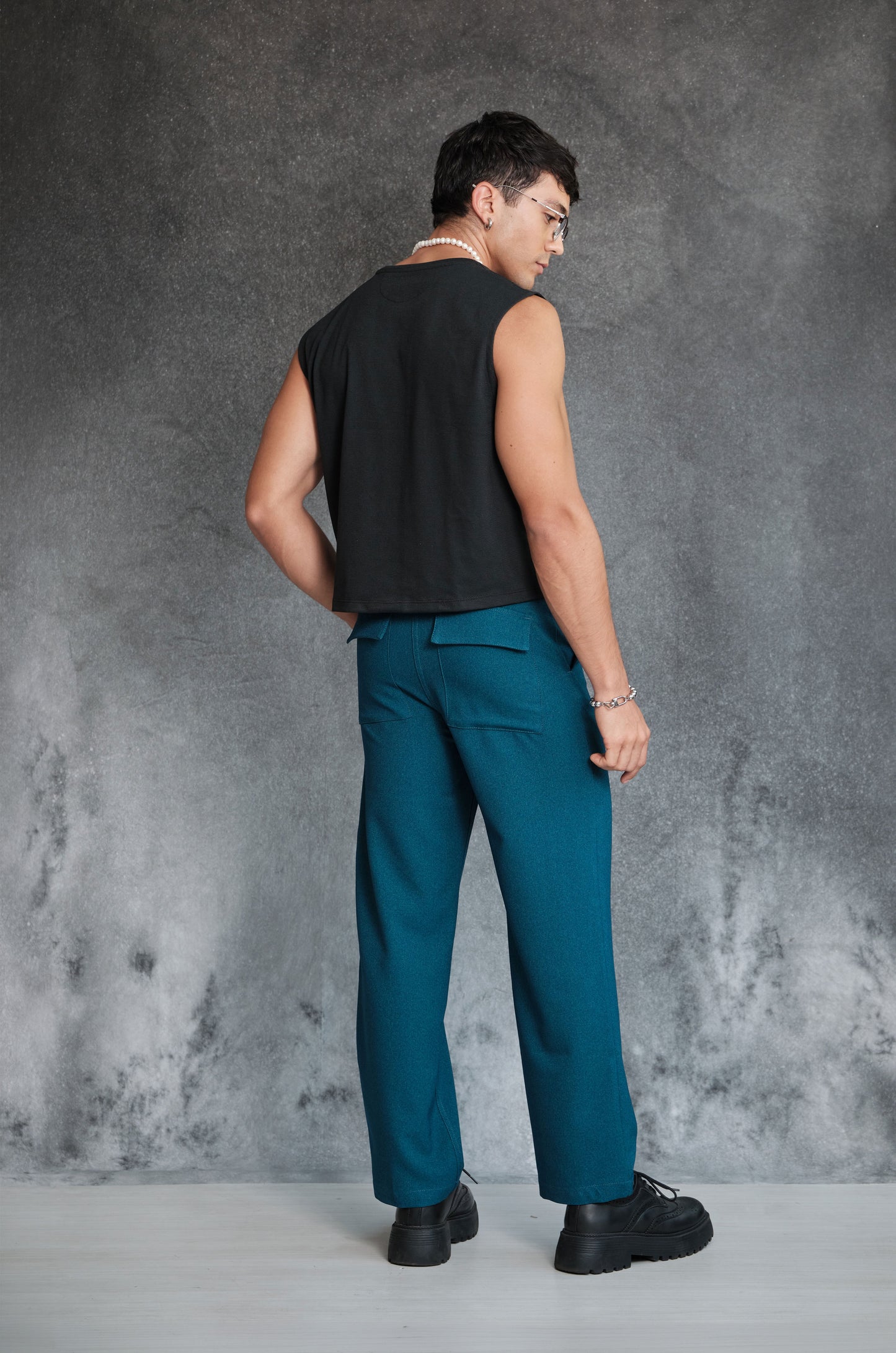 Camiseta sin mangas crop top negra