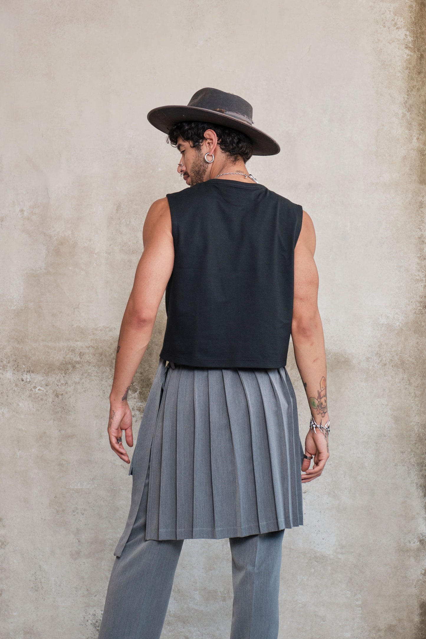 Camiseta sin mangas crop top negra