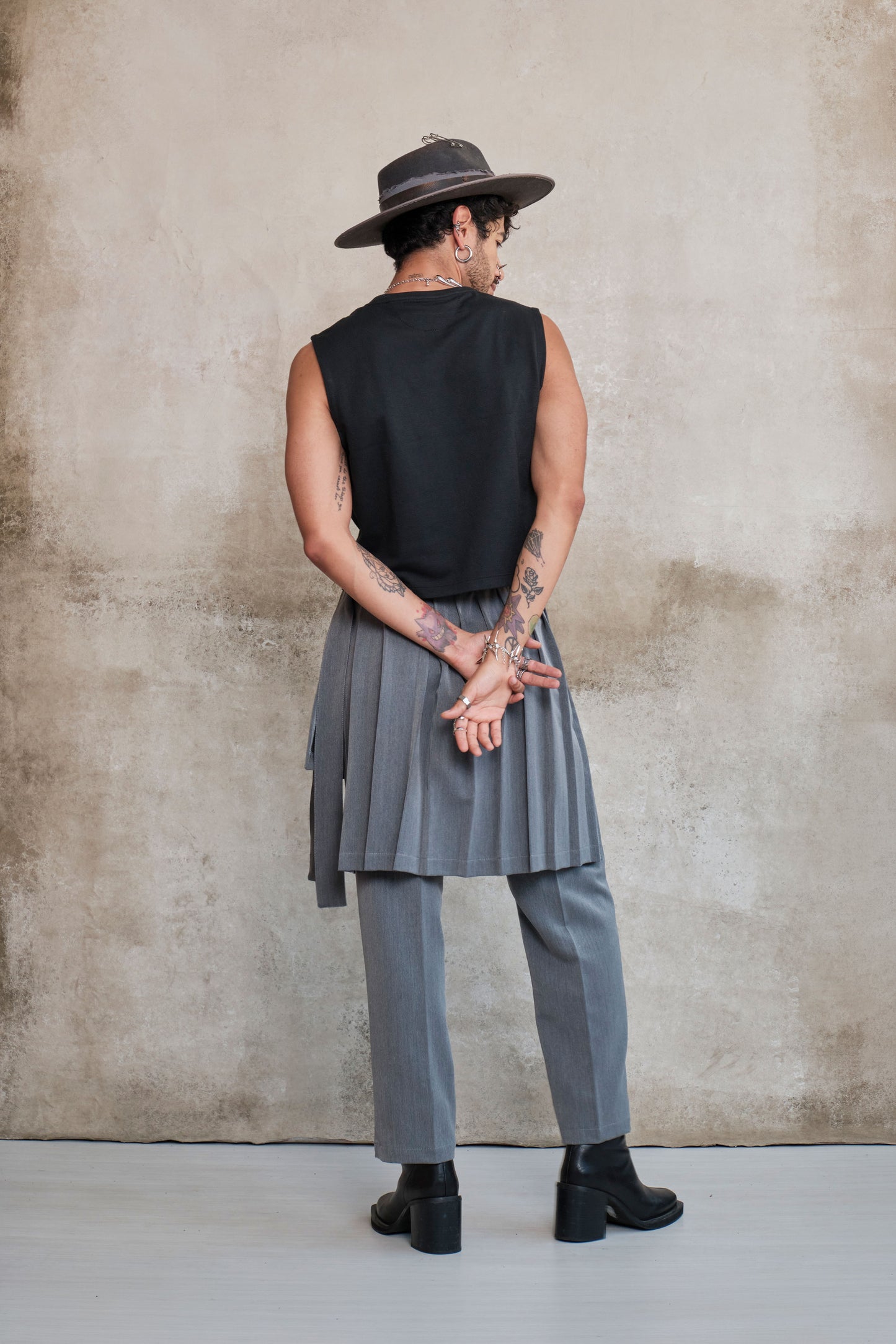 Camiseta sin mangas crop top negra