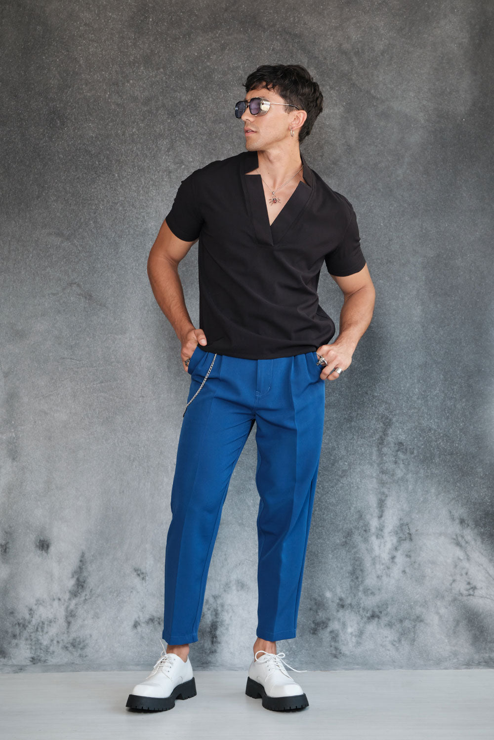 Baggy pants with blue presses