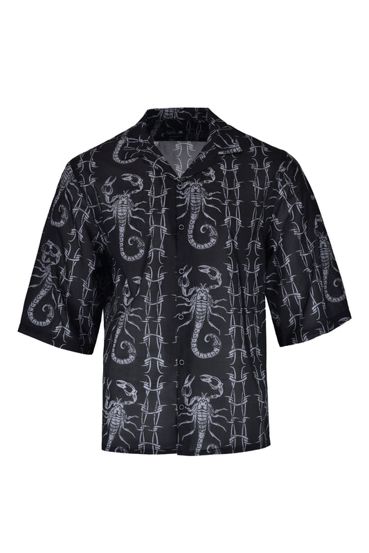 Camisa boxy fit estampada negra