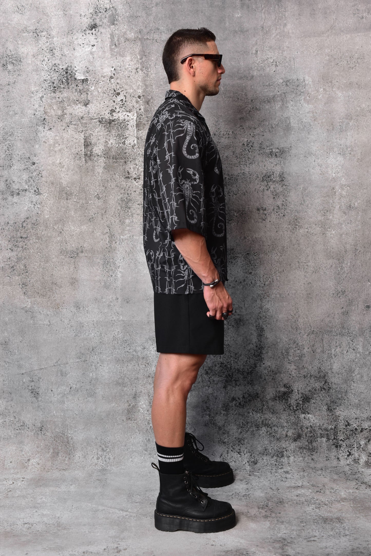 Camisa boxy fit escorpio wire black