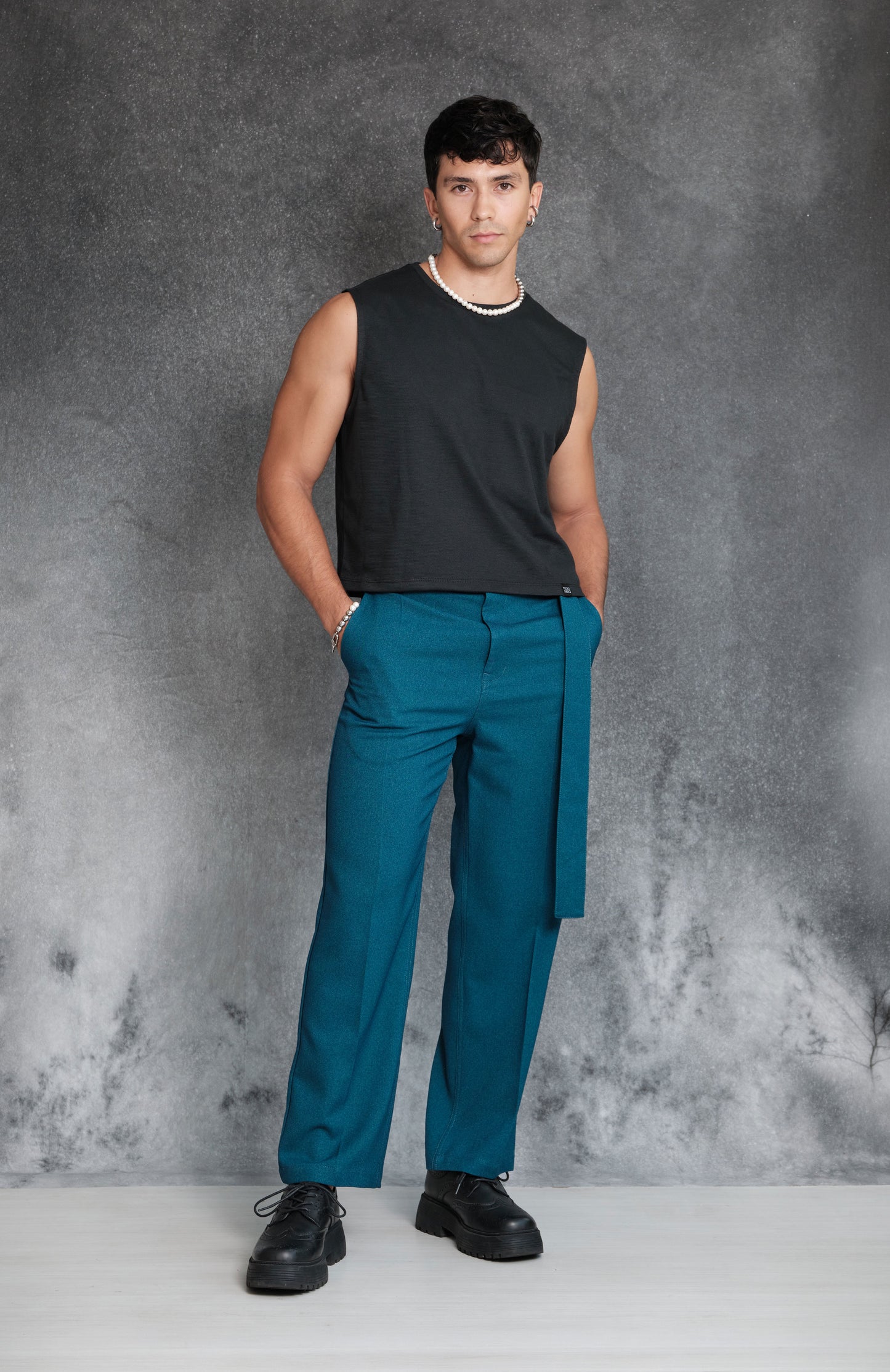 Camiseta sin mangas crop top negra